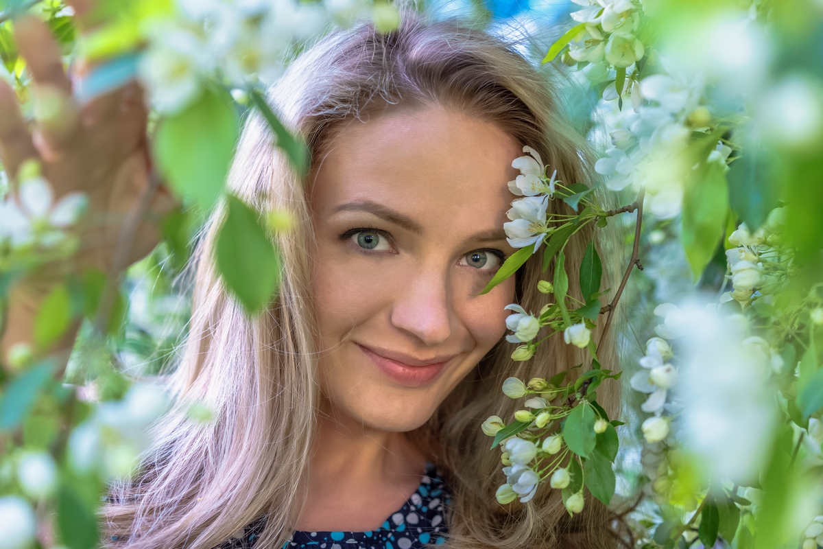 девушка в цветах