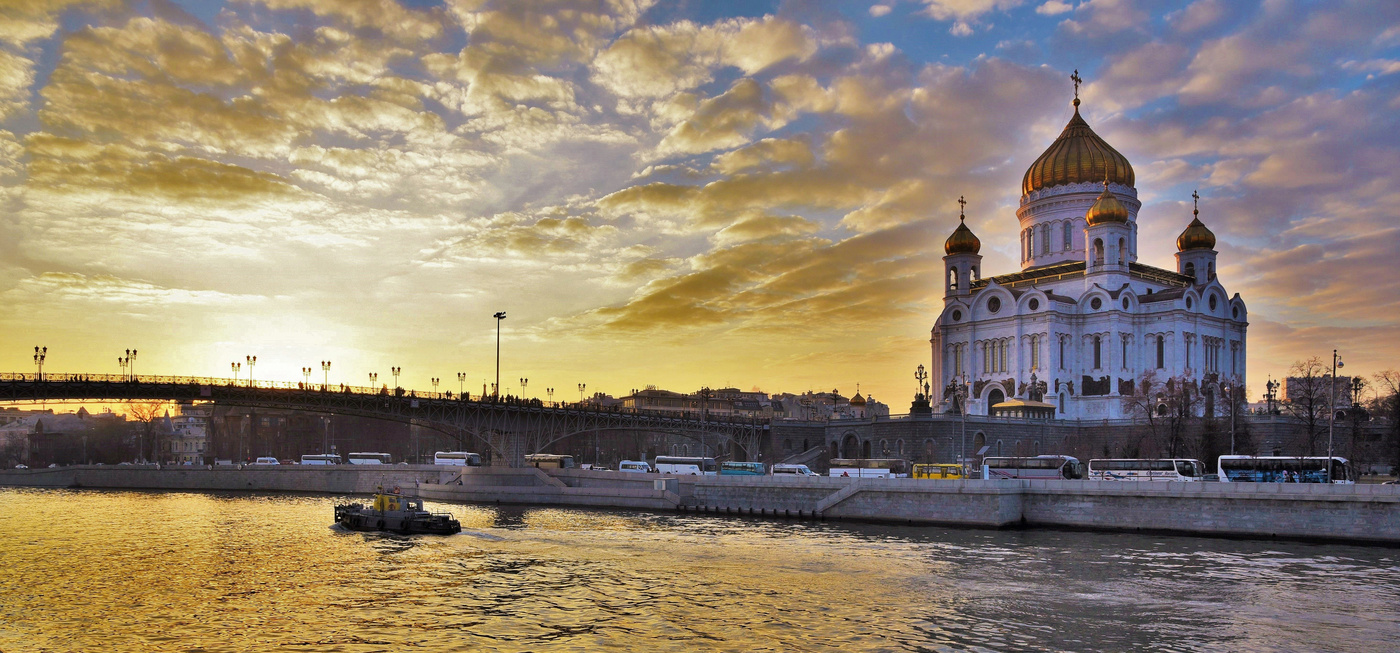 " И вот заря теряет стыд дочерний"