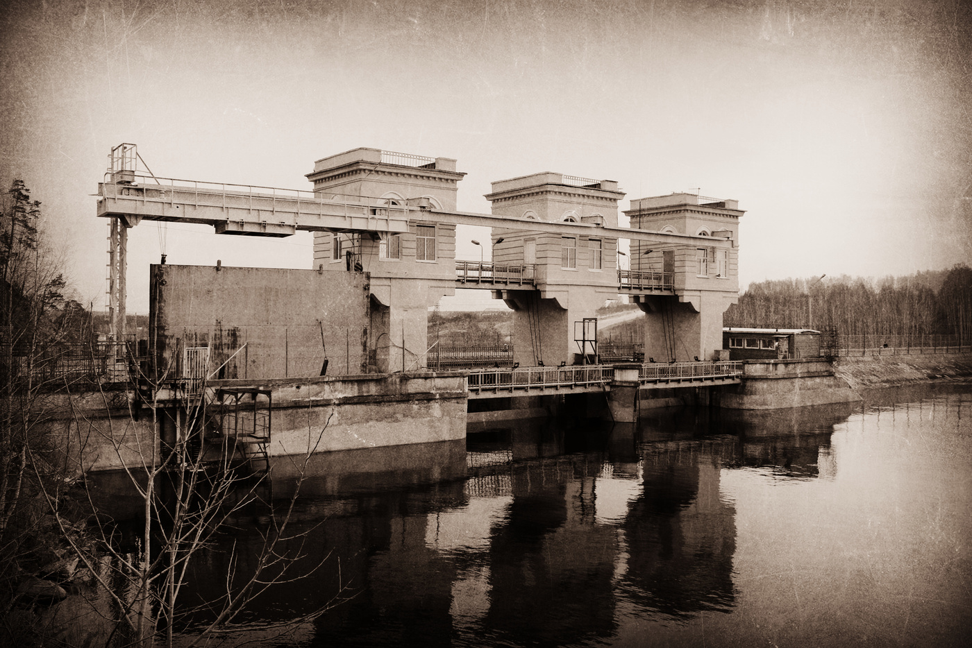 Плотина Белоярского водохранилища