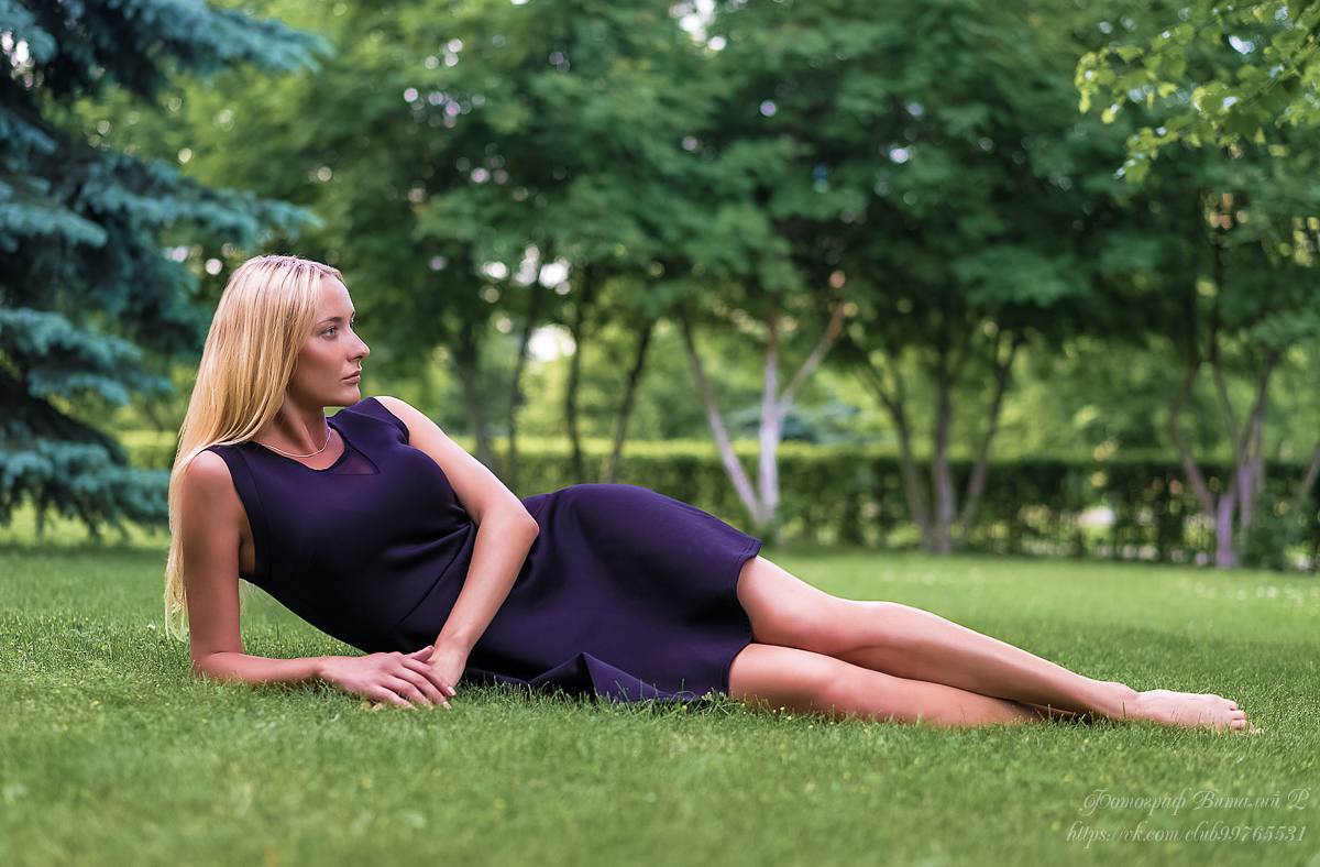 девушка на траве