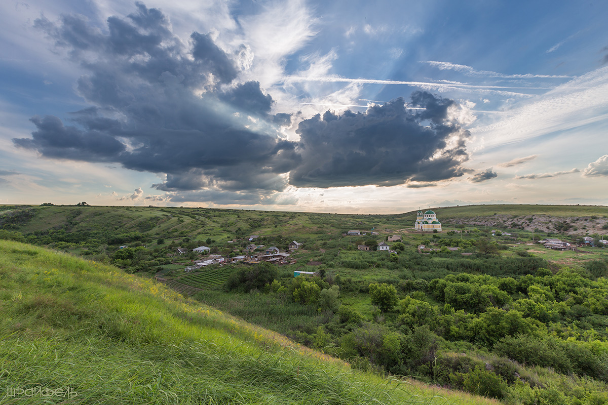 Вид на храм Святой Троицы и хутор Дядин