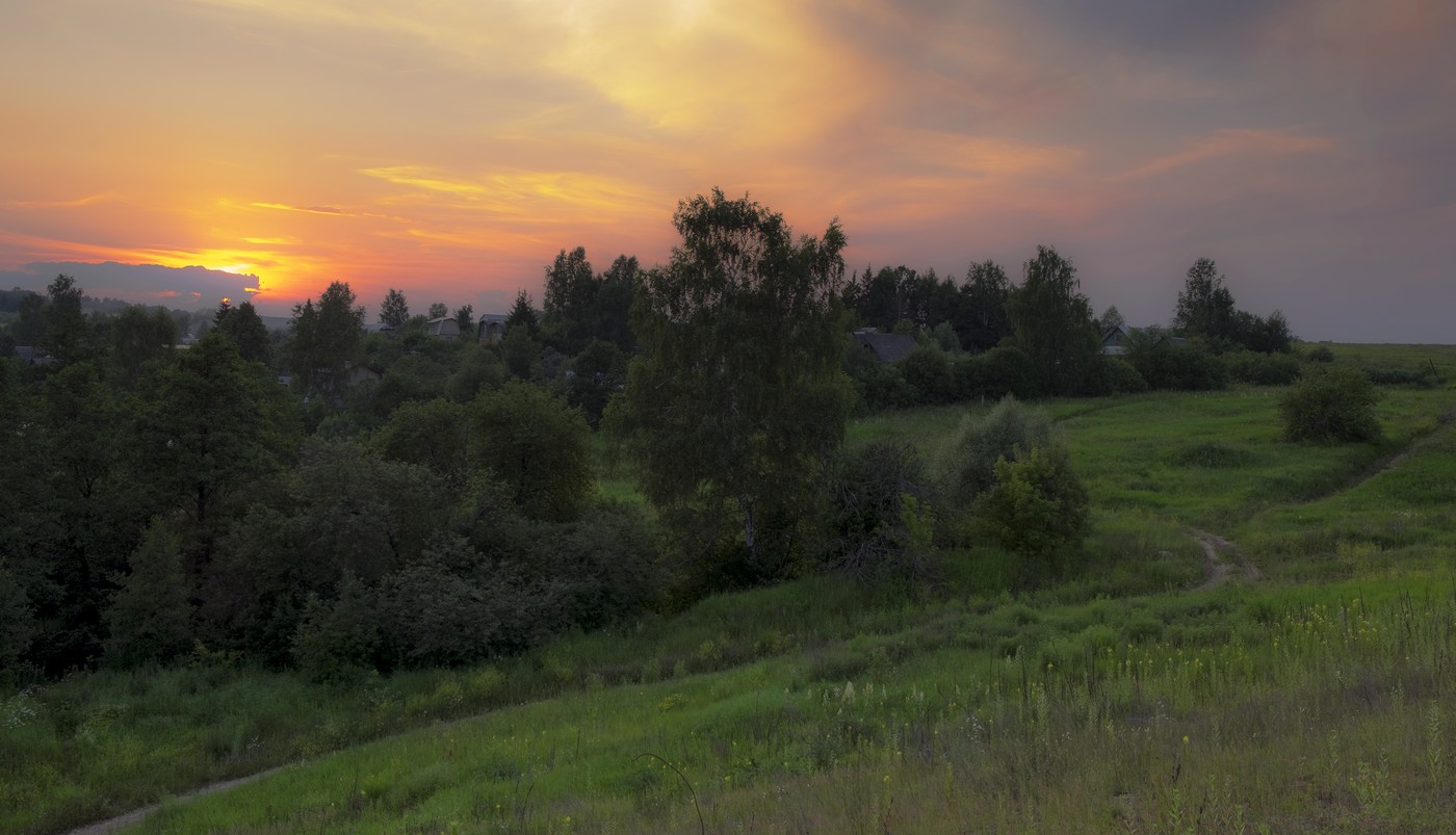 Затерялась среди лесов и полей деревенька