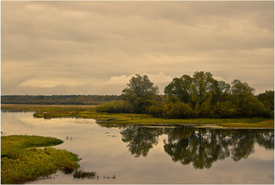 Хмурый закат октября