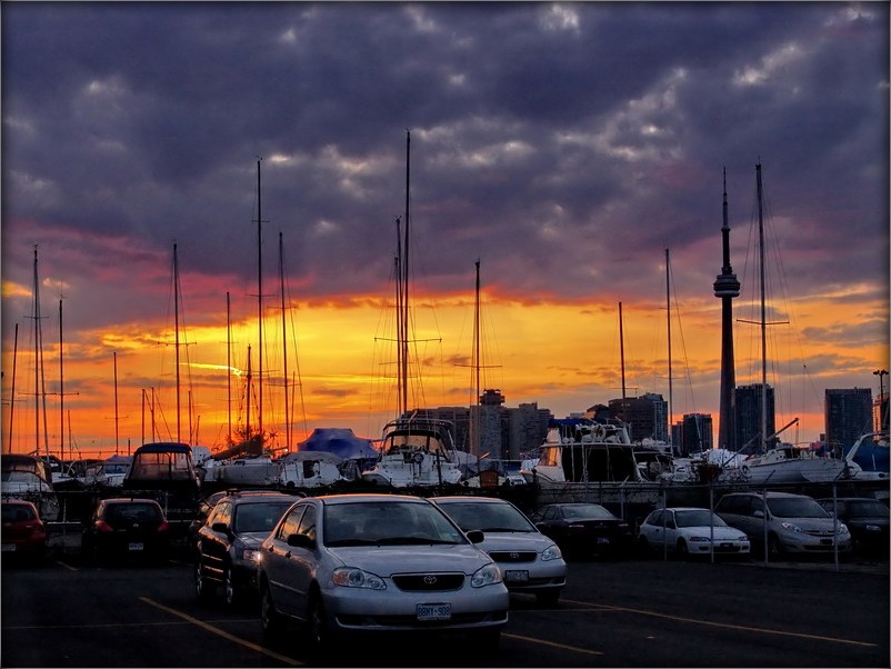 стоят на рейде авто-бригантины...