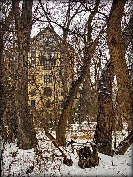 чорт нагу не зламаў, а гатэль пабудаваў