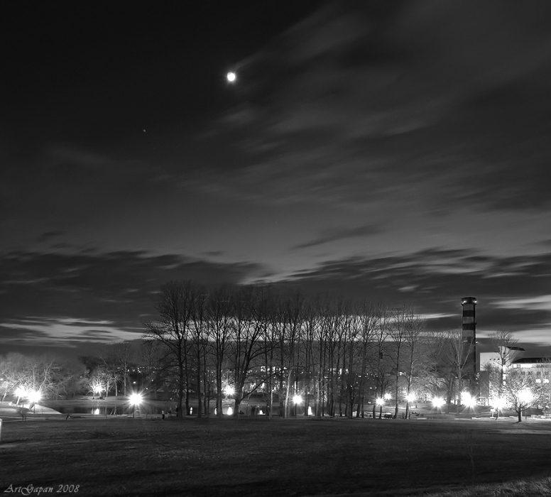 Труба, луна и фонари...