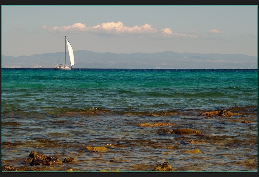 Белеет парус одинокий..