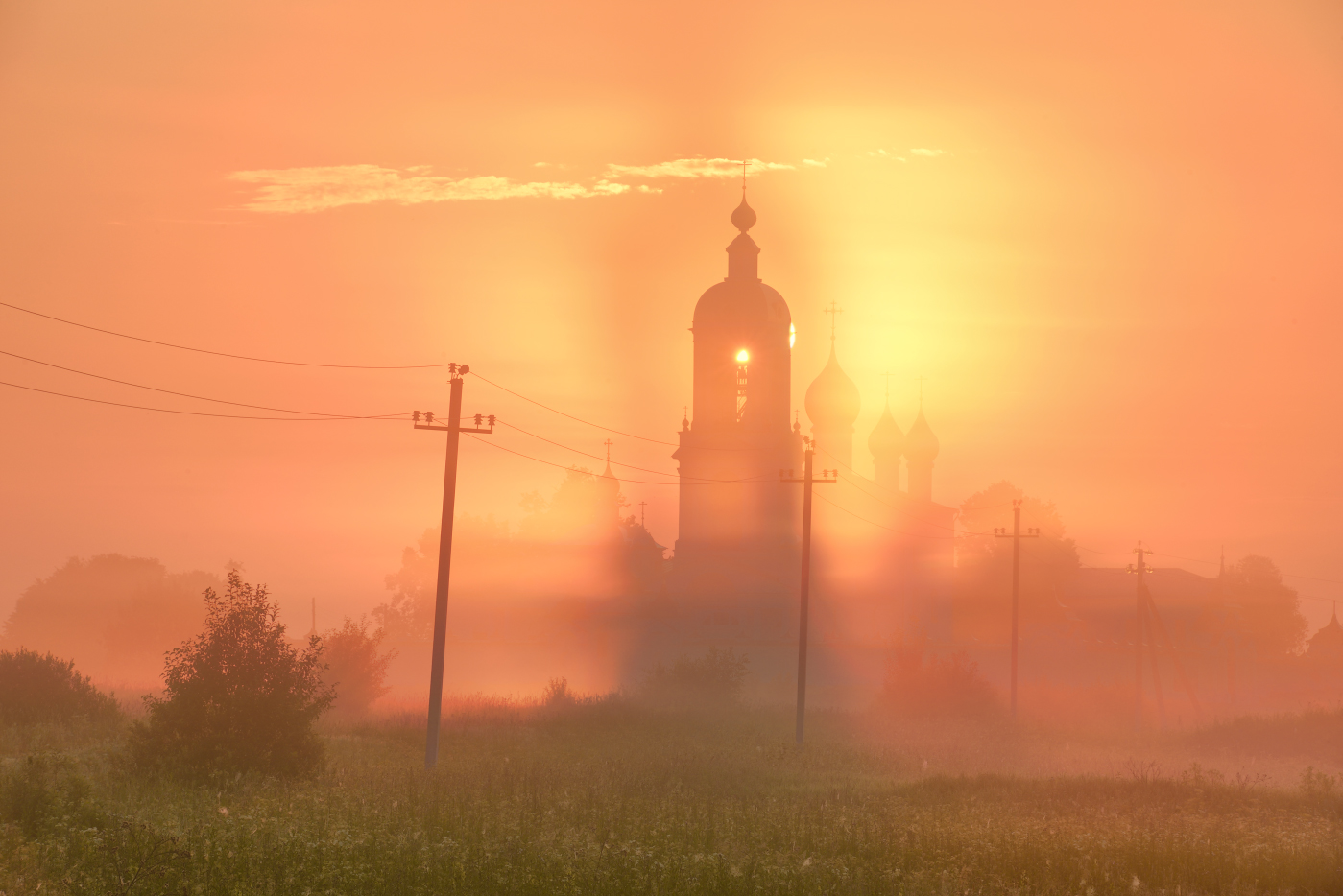 Погост Крест. Туманное утро.