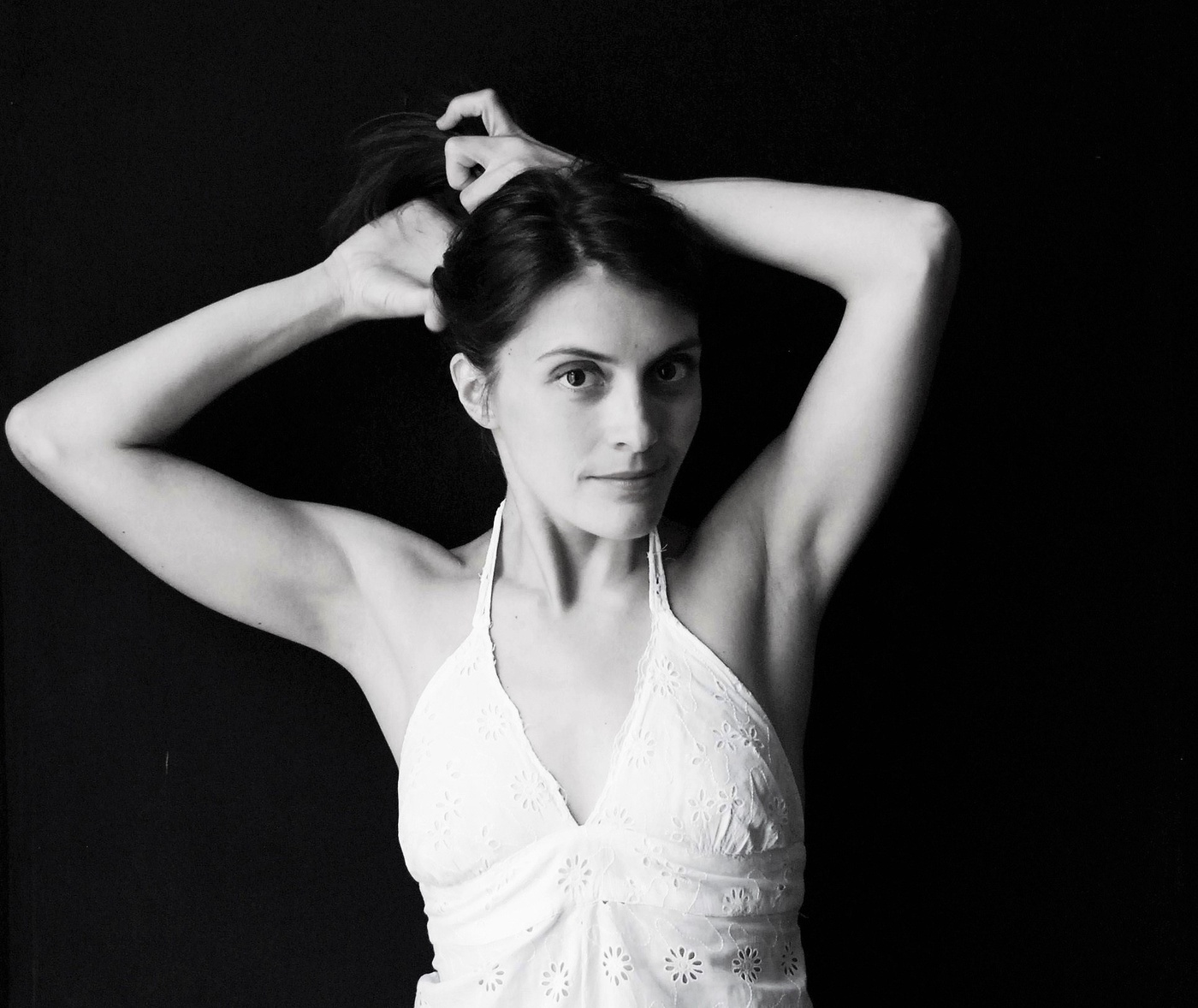 "Подруга юная, - ответь..."