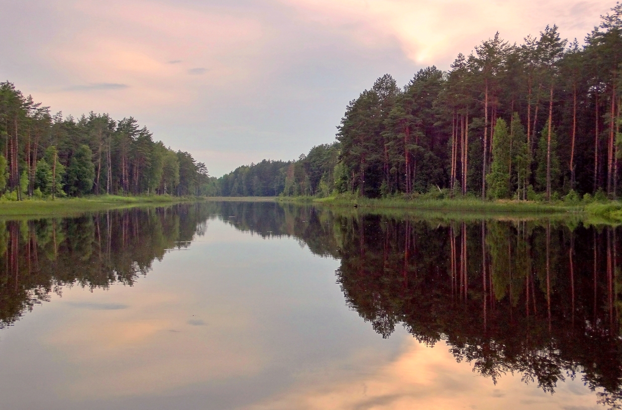 Вечереет на озере