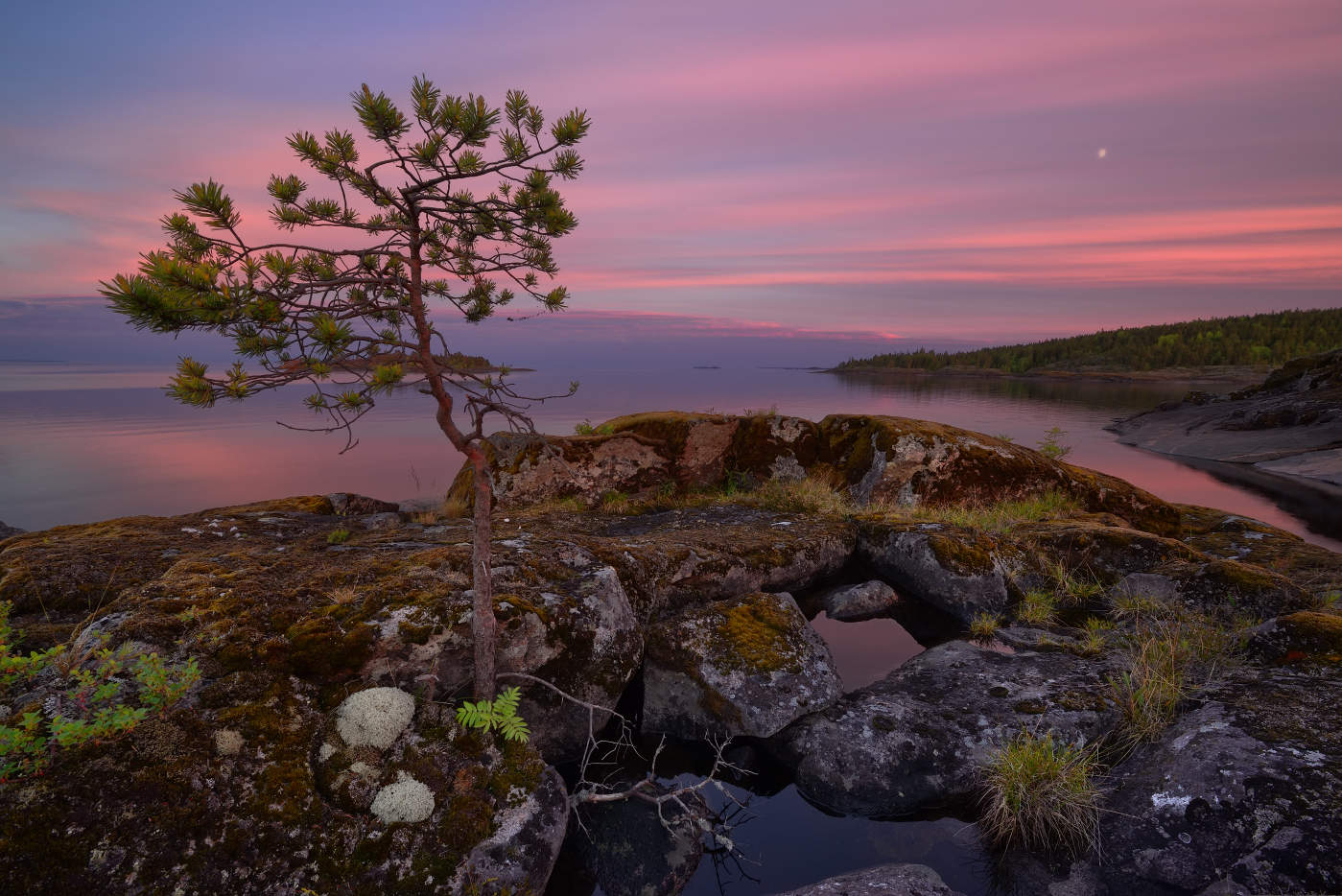 Загорелась ночь на Ладоге