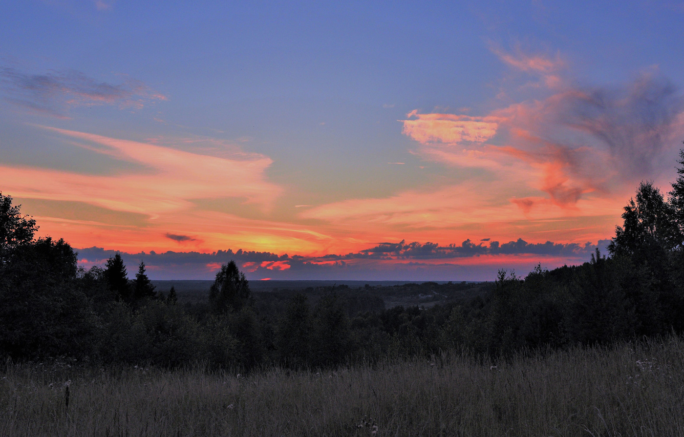 "Летний вечер тихо тает..."