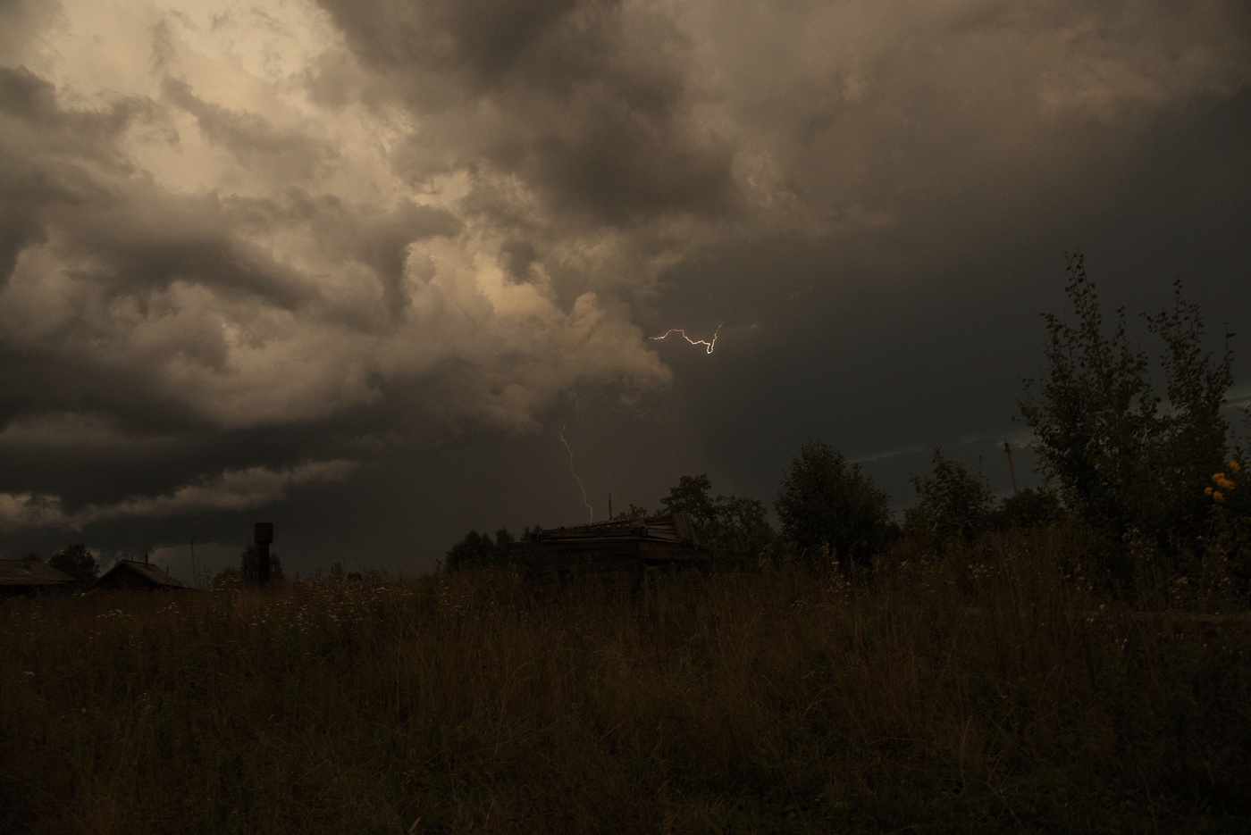 Гроза приближалась ...