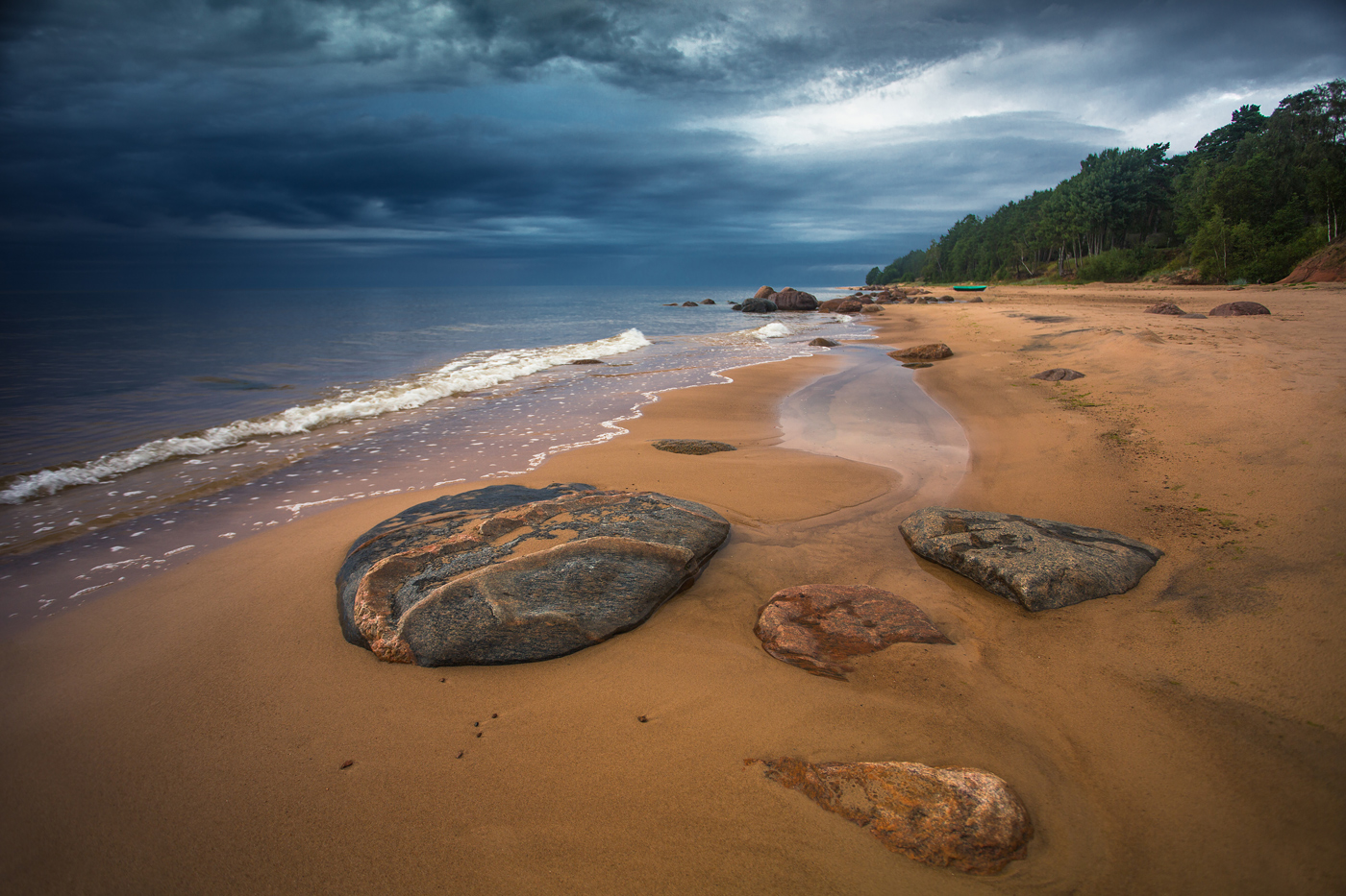 Уж небо осенью дышало