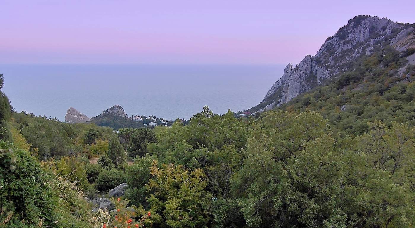 Внизу Симеиз