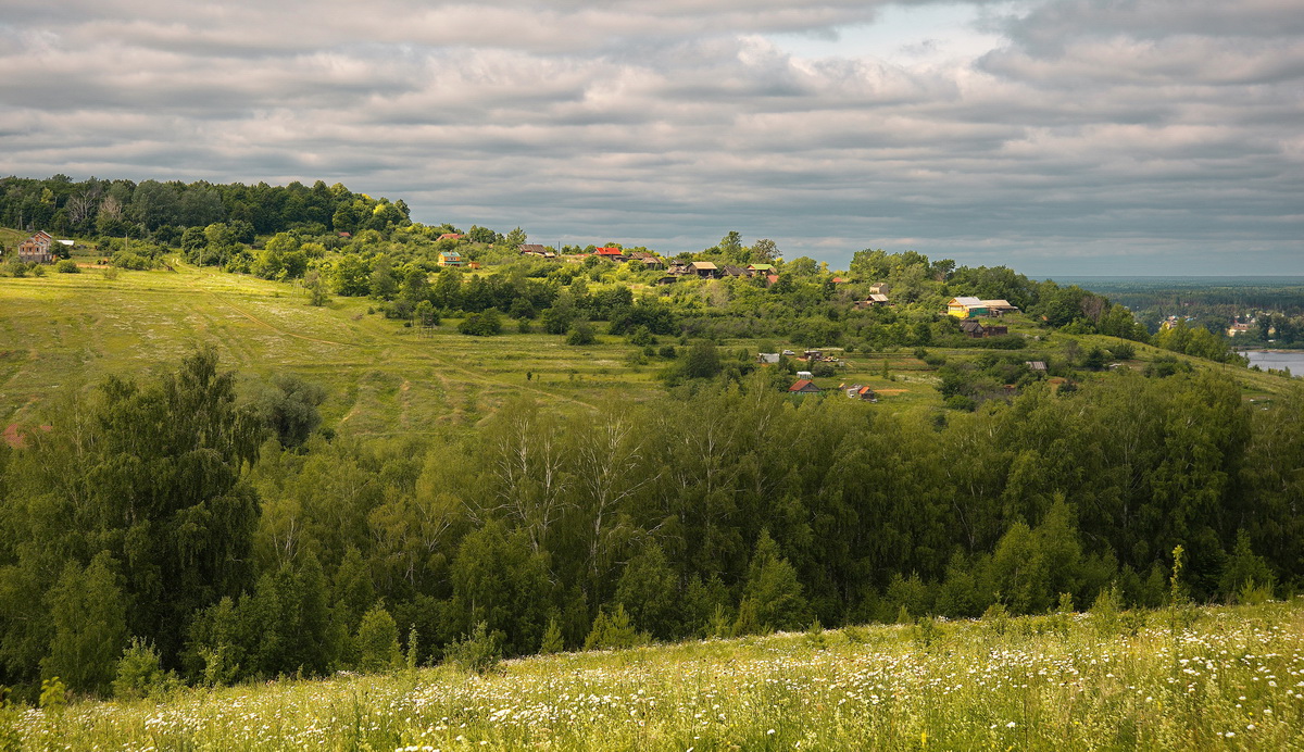 На высоком волжском берегу