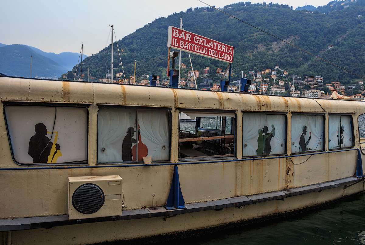 Старый катер