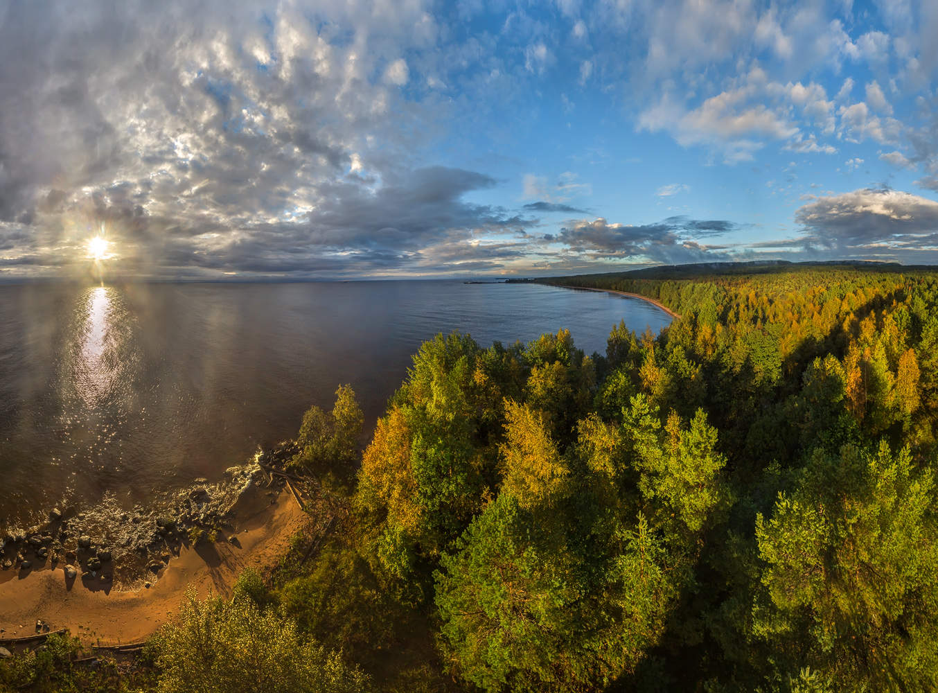 Вид с маяка на побережье Онежского озера.