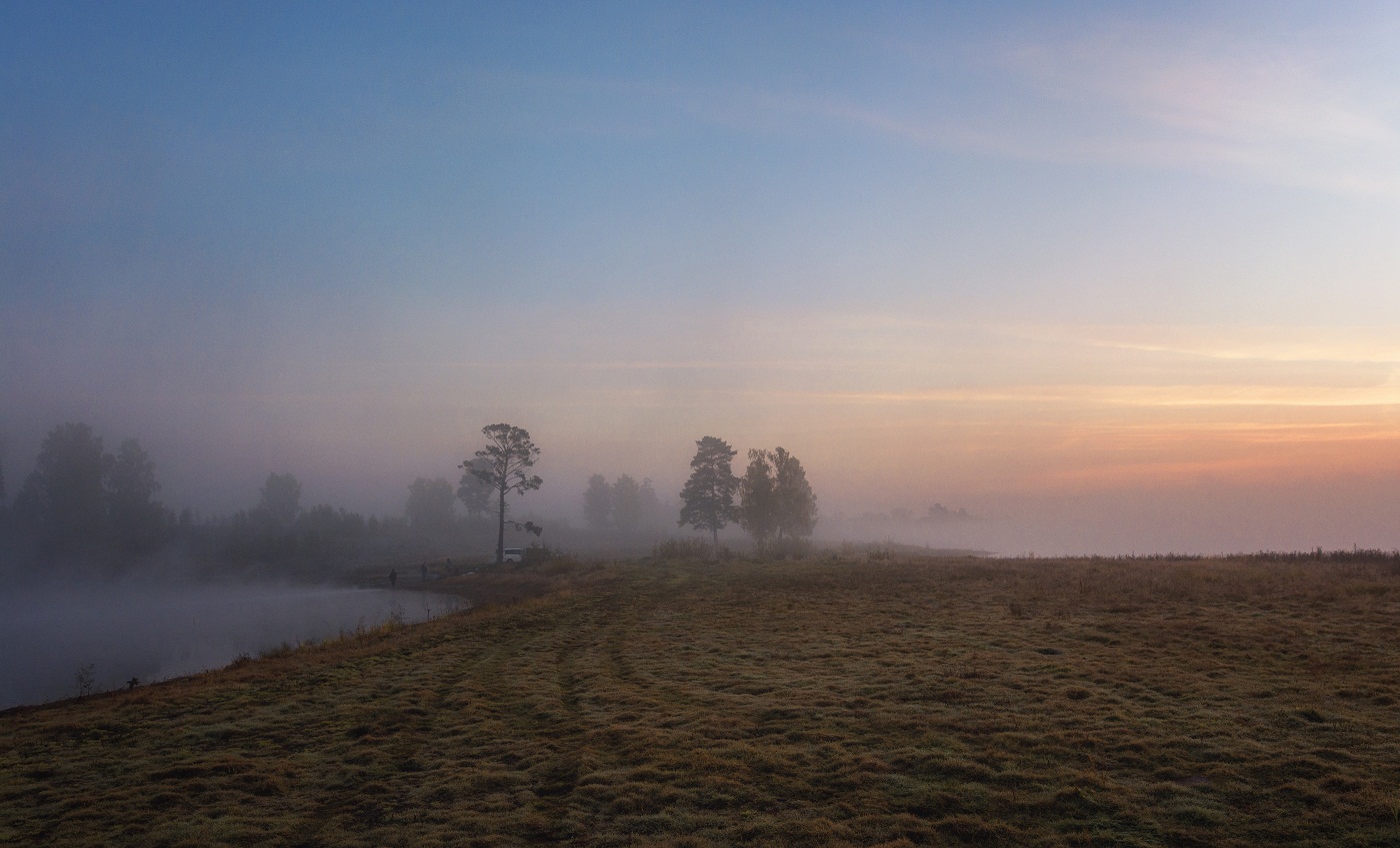 Осеннее утро с рыбаками.