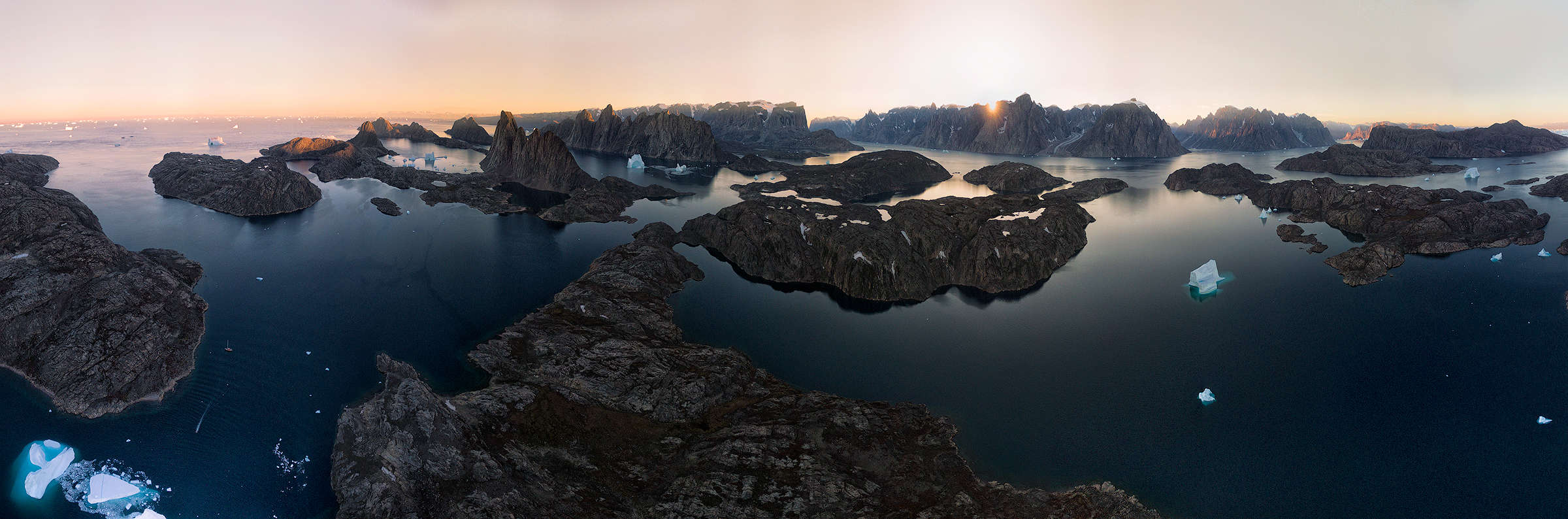 Высадка на берег с яхты Петр I