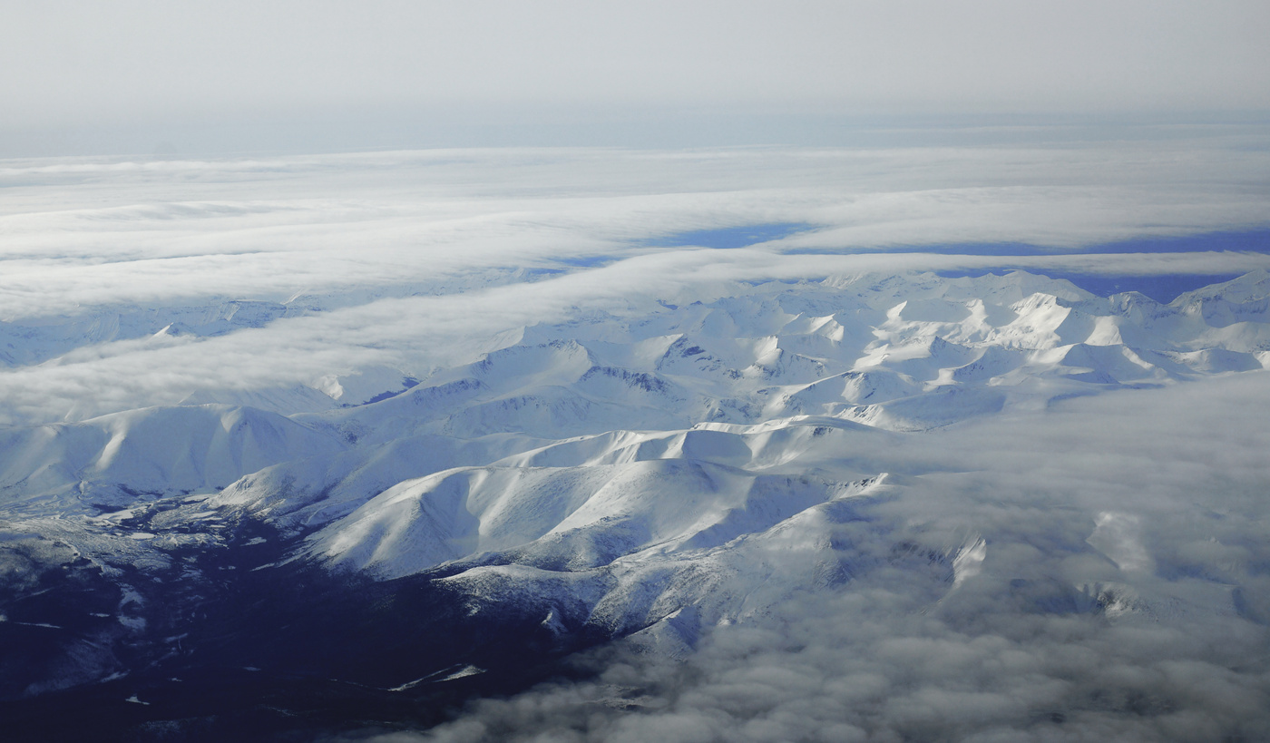 Под легким покрывалом облаков