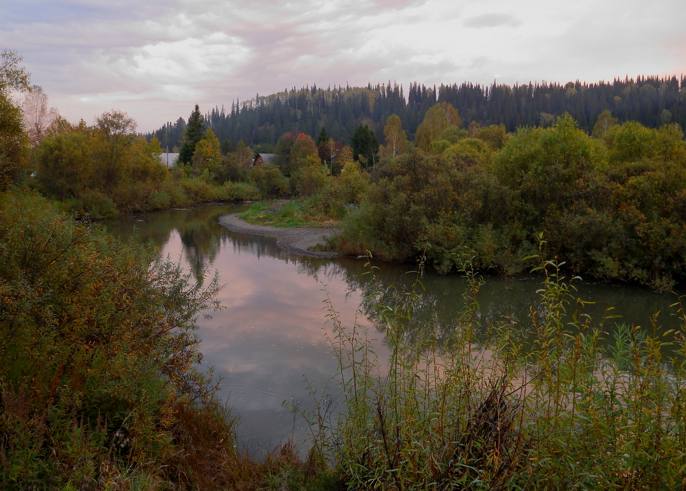 В закатный час все тайною покрыто,