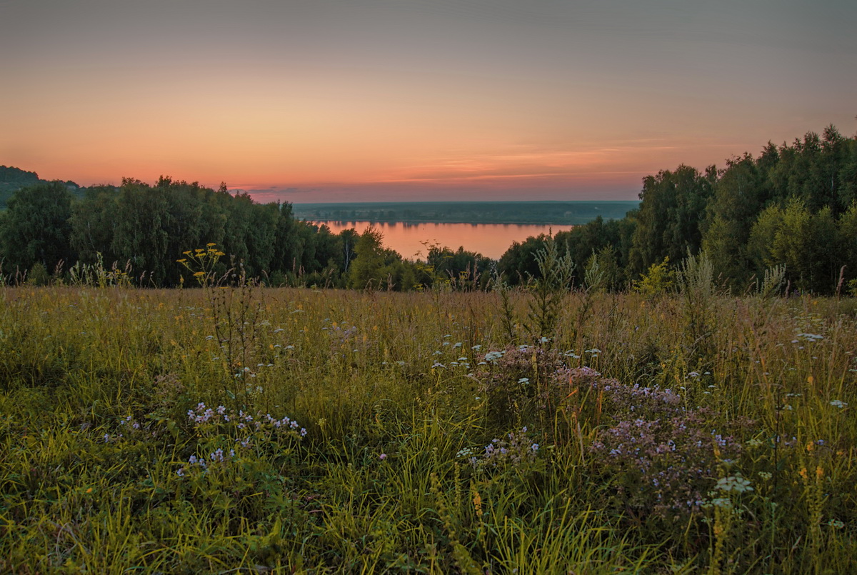 Летний теплый вечер