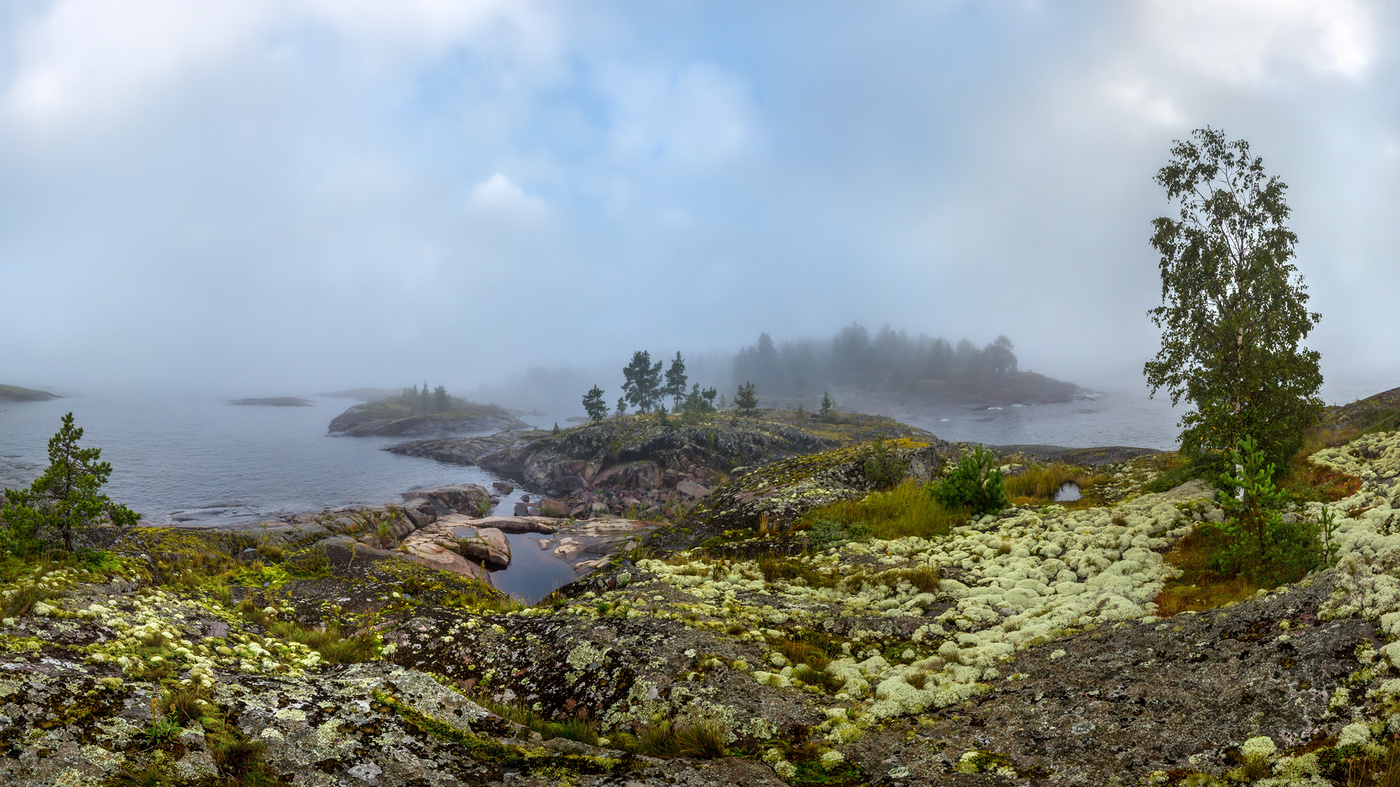 Туманное утро на островах.