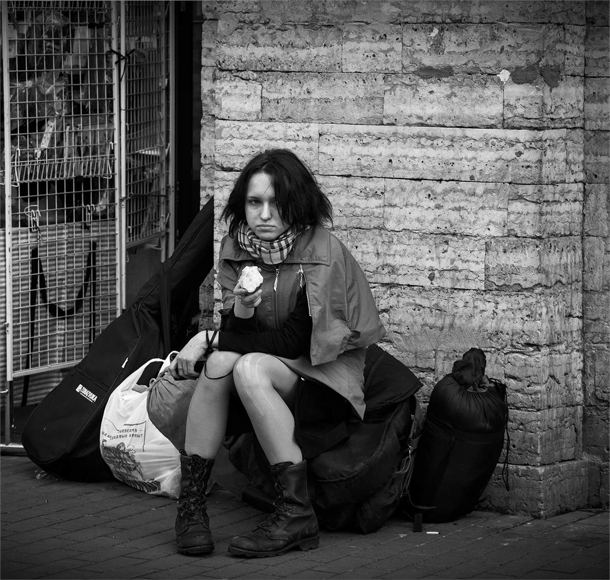 девушка с яблоком...