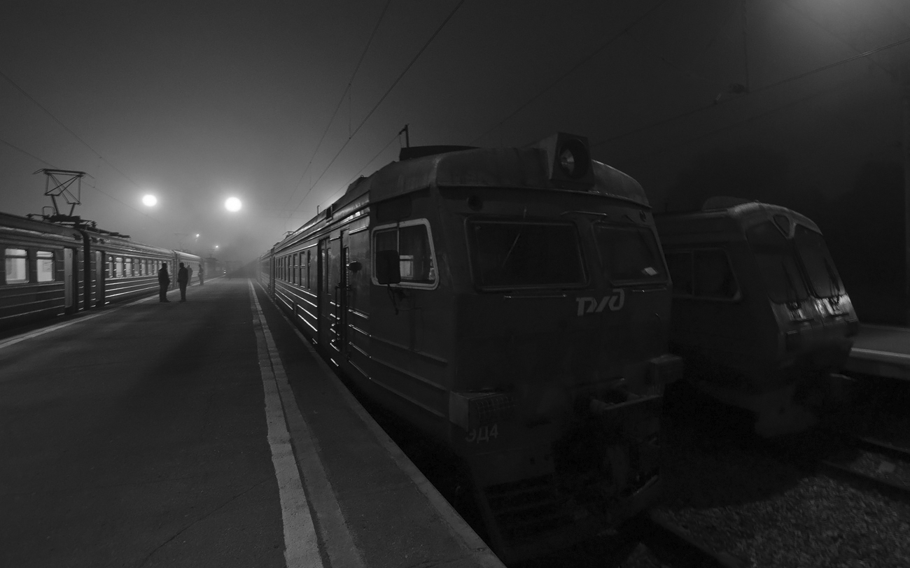 Электрички, пути, силуэты