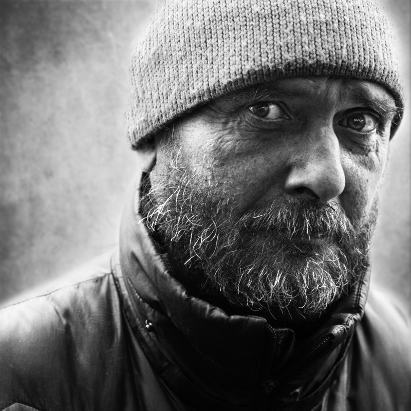 дистанцировался