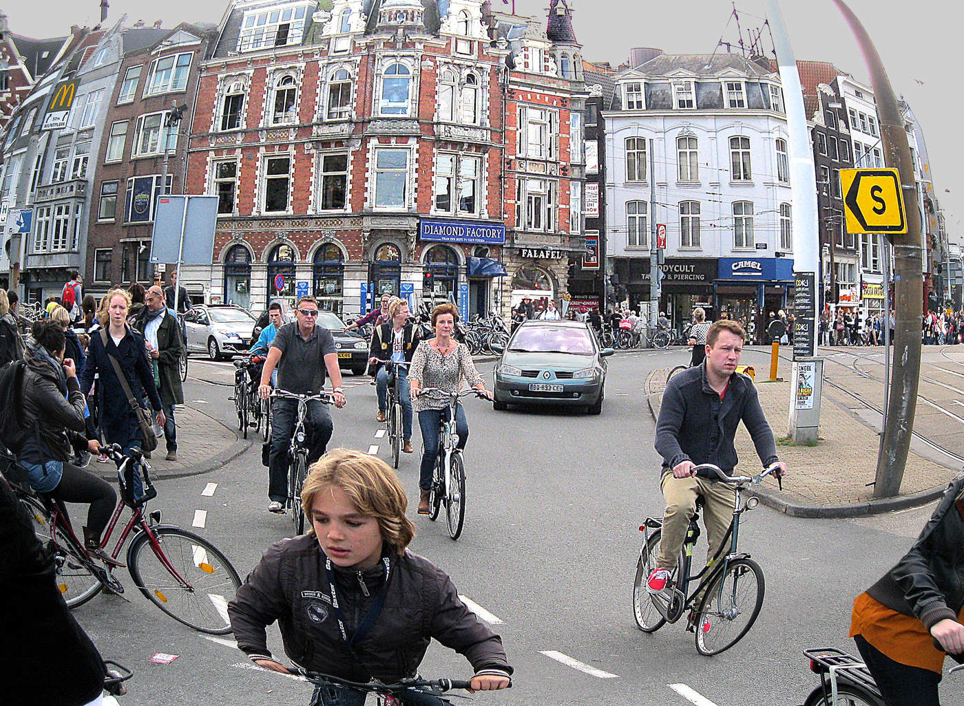 Вот новый поворот