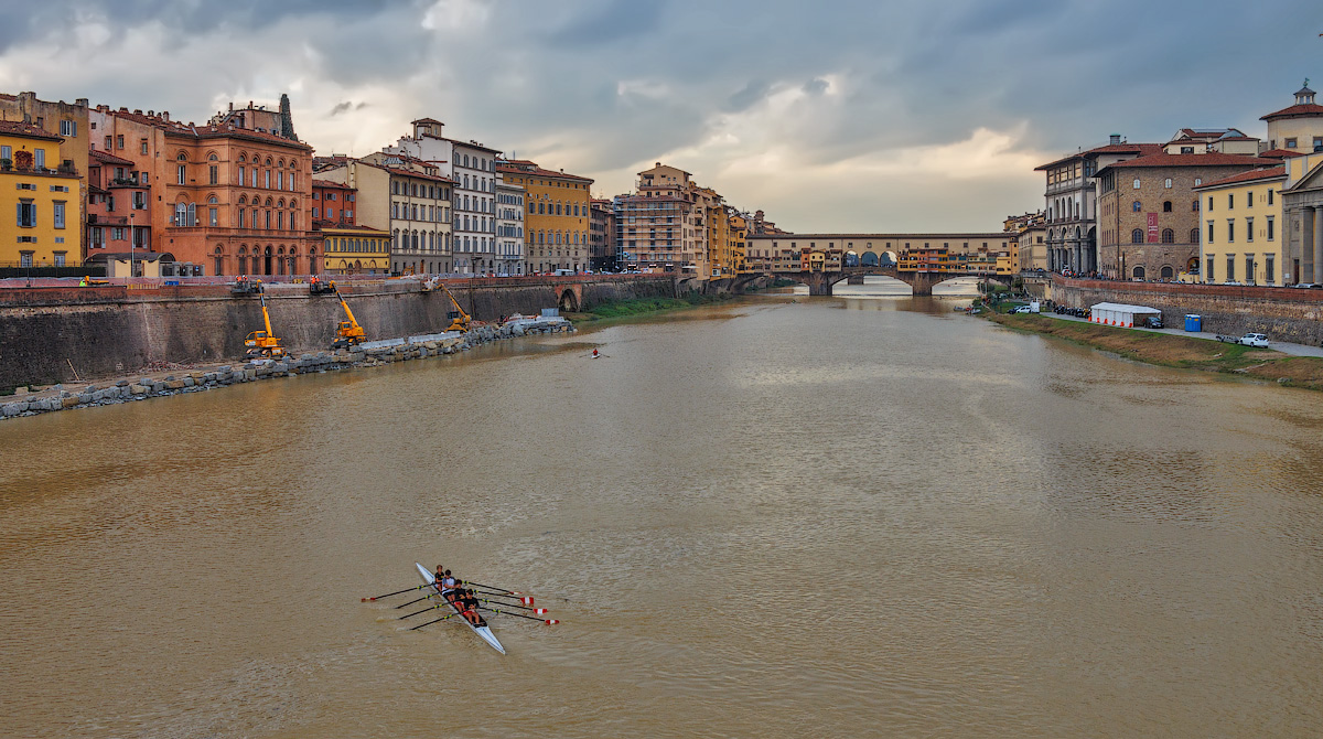 Коричневая река