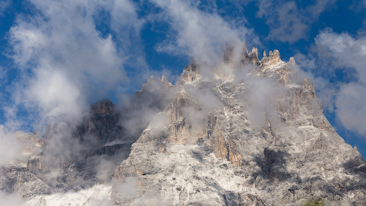 Сквозь завесу облаков
