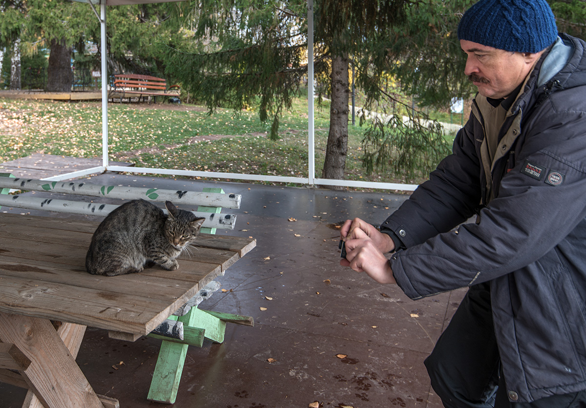 Стеснительная...