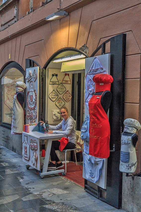 Весёлая швея