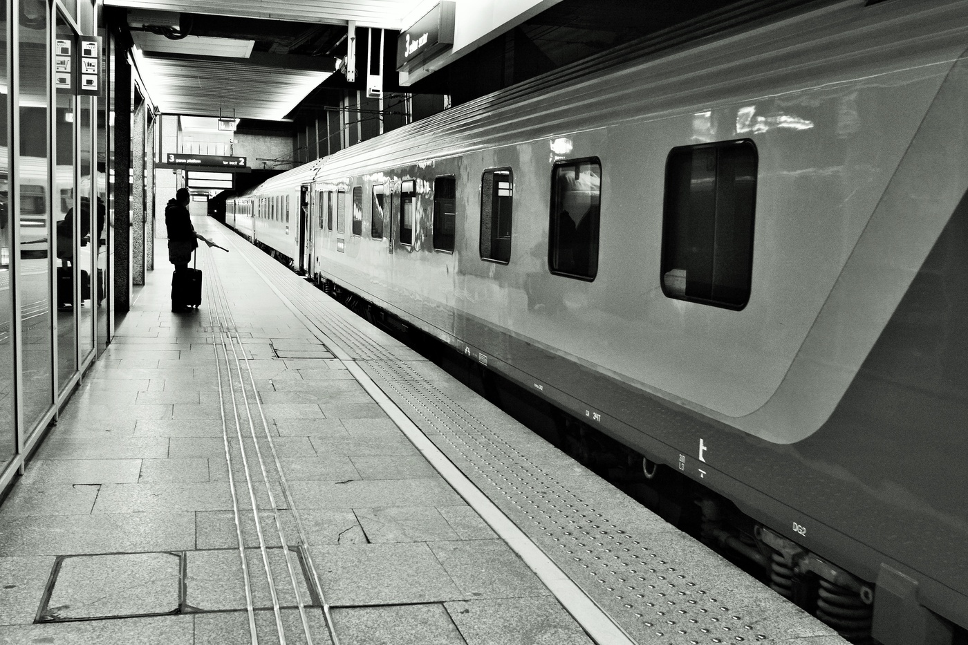 Один ... совсем один ...