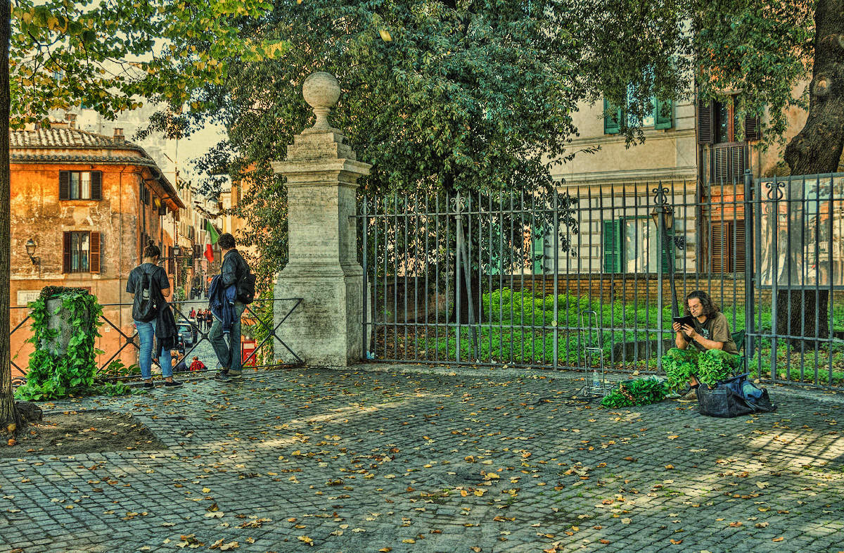 Читатель в удивительном наряде