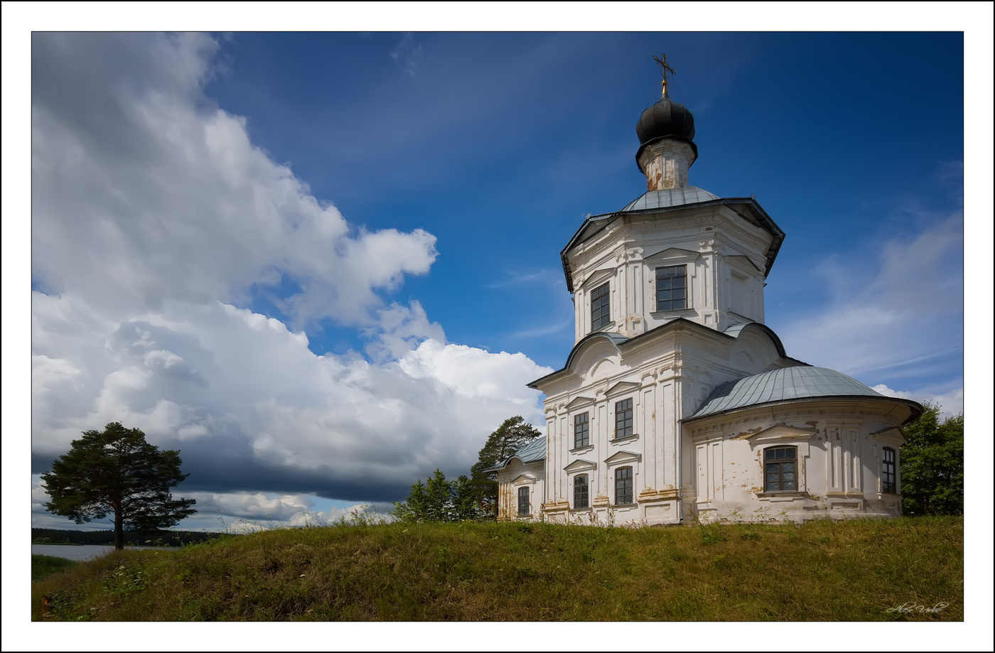 Церковь Воздвижения Креста Господня.
