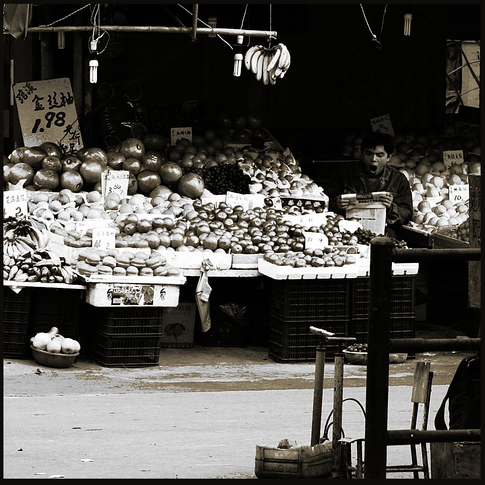 поющий о пользе фруктов