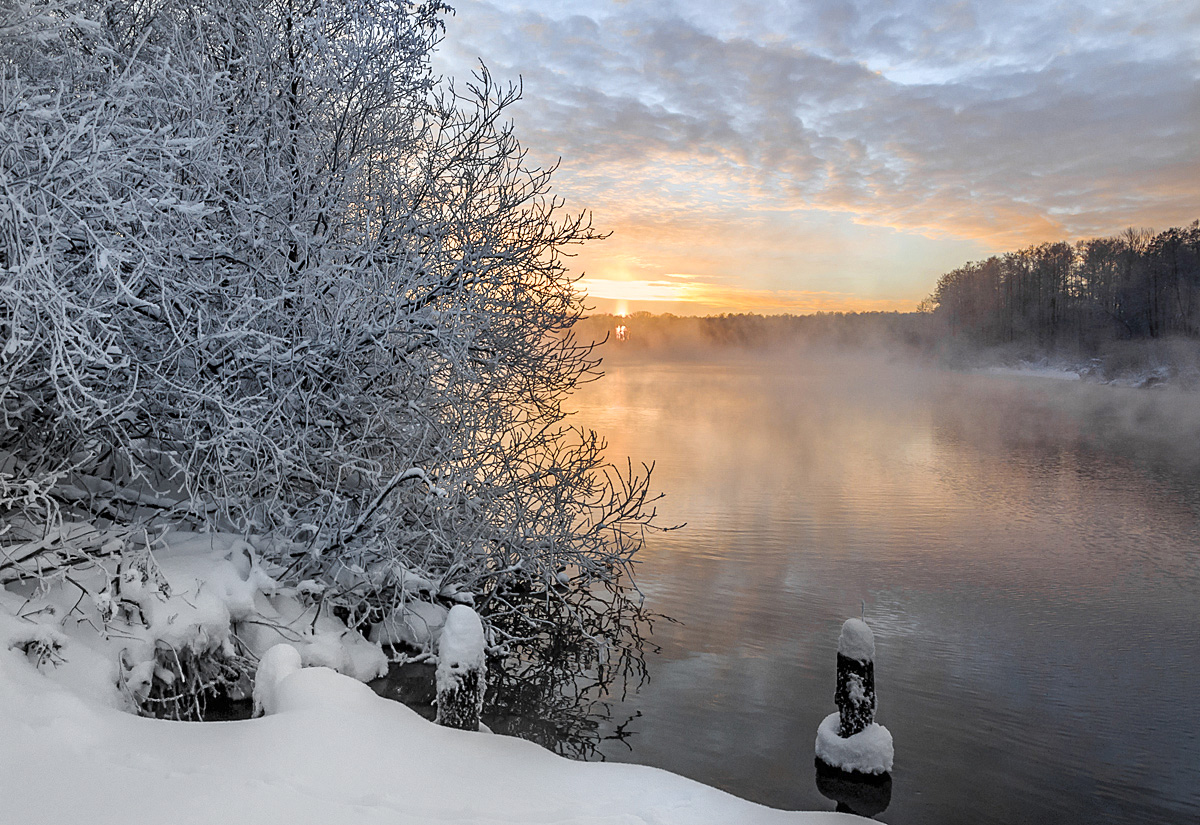 Рассвет на озере.