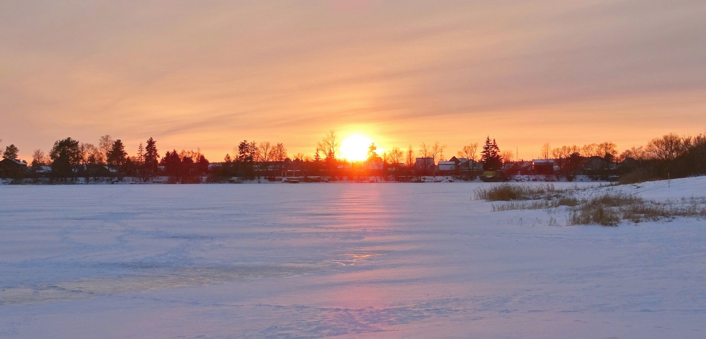 Зимний вечер на озере