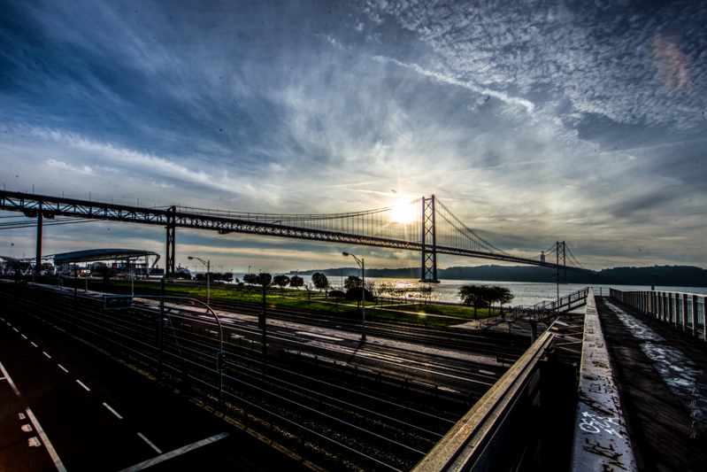 мост 25 апреля в Лиссабоне