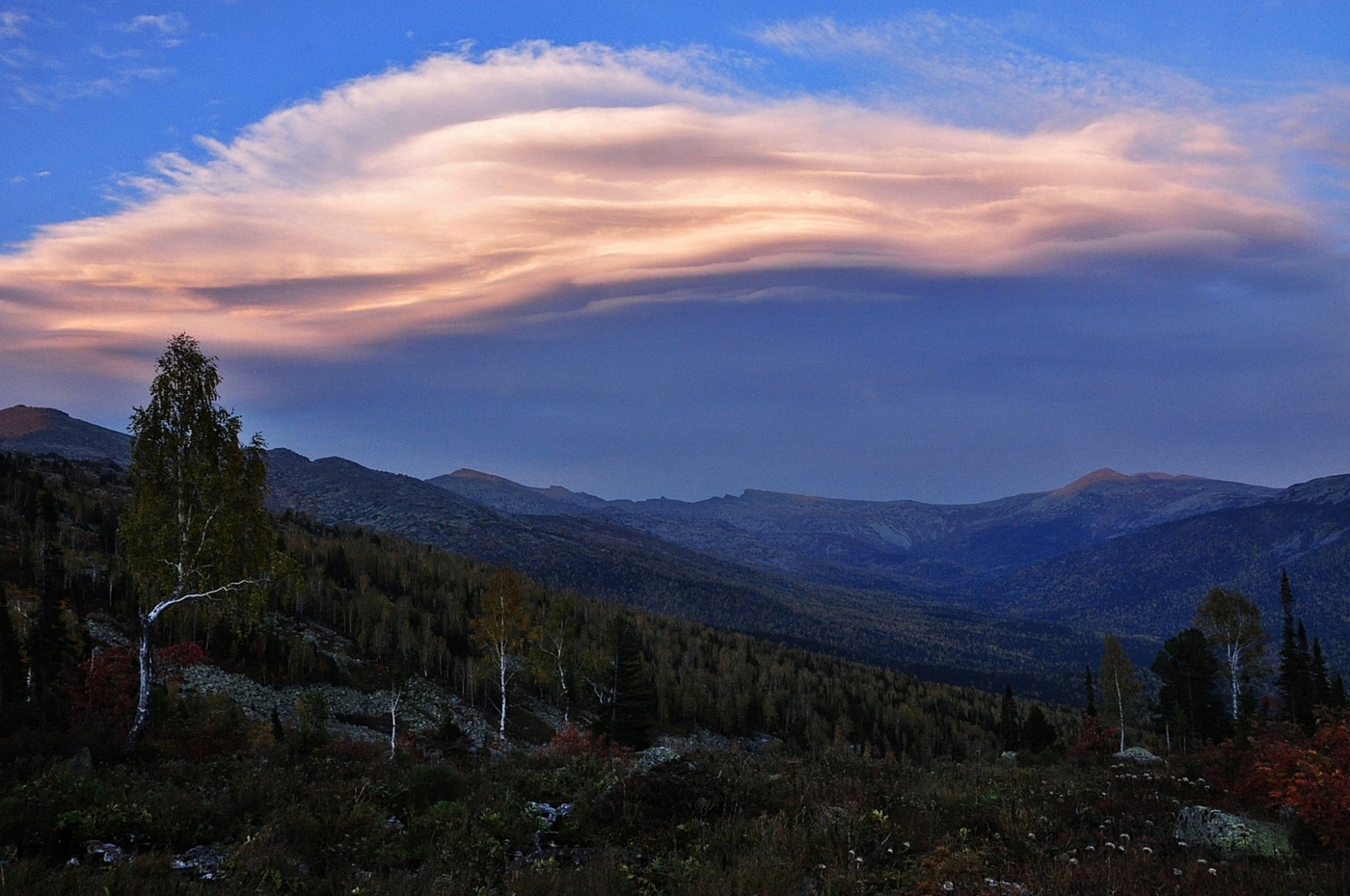 Вечернее небо над горами