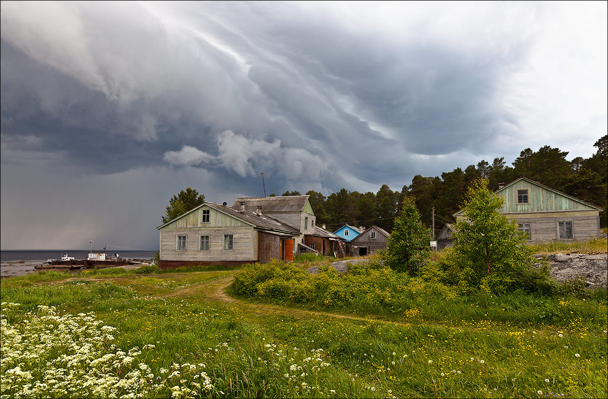 На острове нормальная погода.