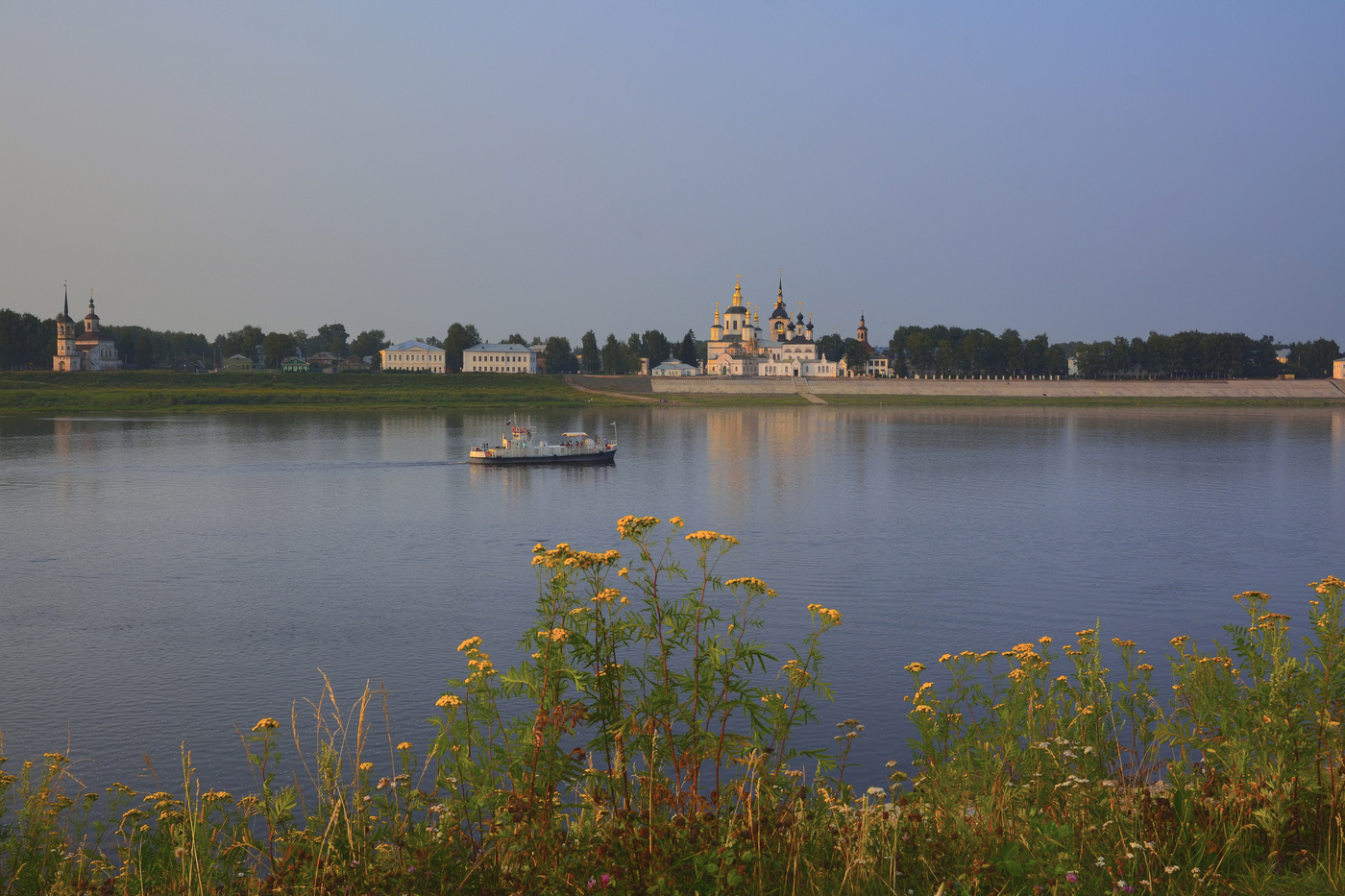 вечер на реке Сухона
