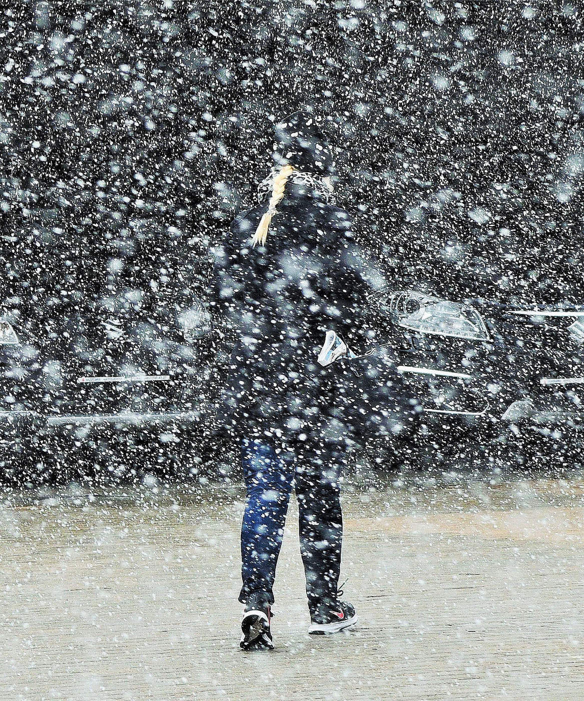 "Летали стаи белых мух ..."