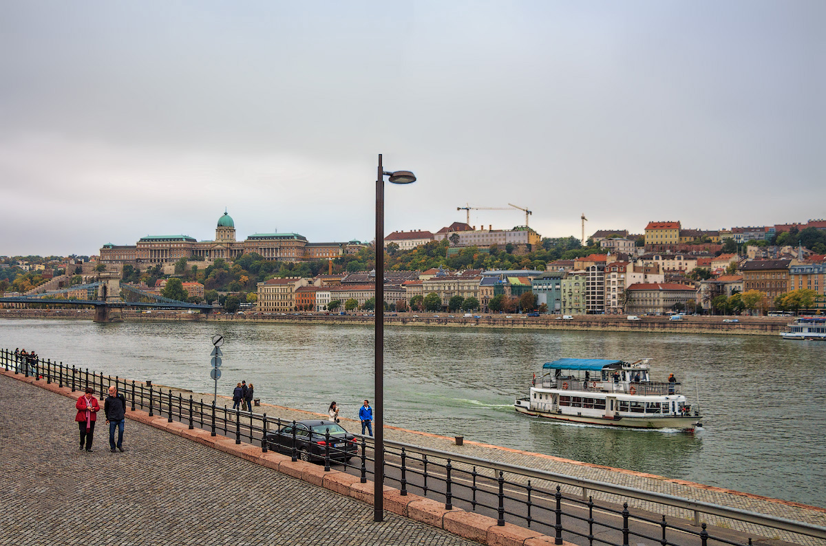 Прогулка по набережной Дуная