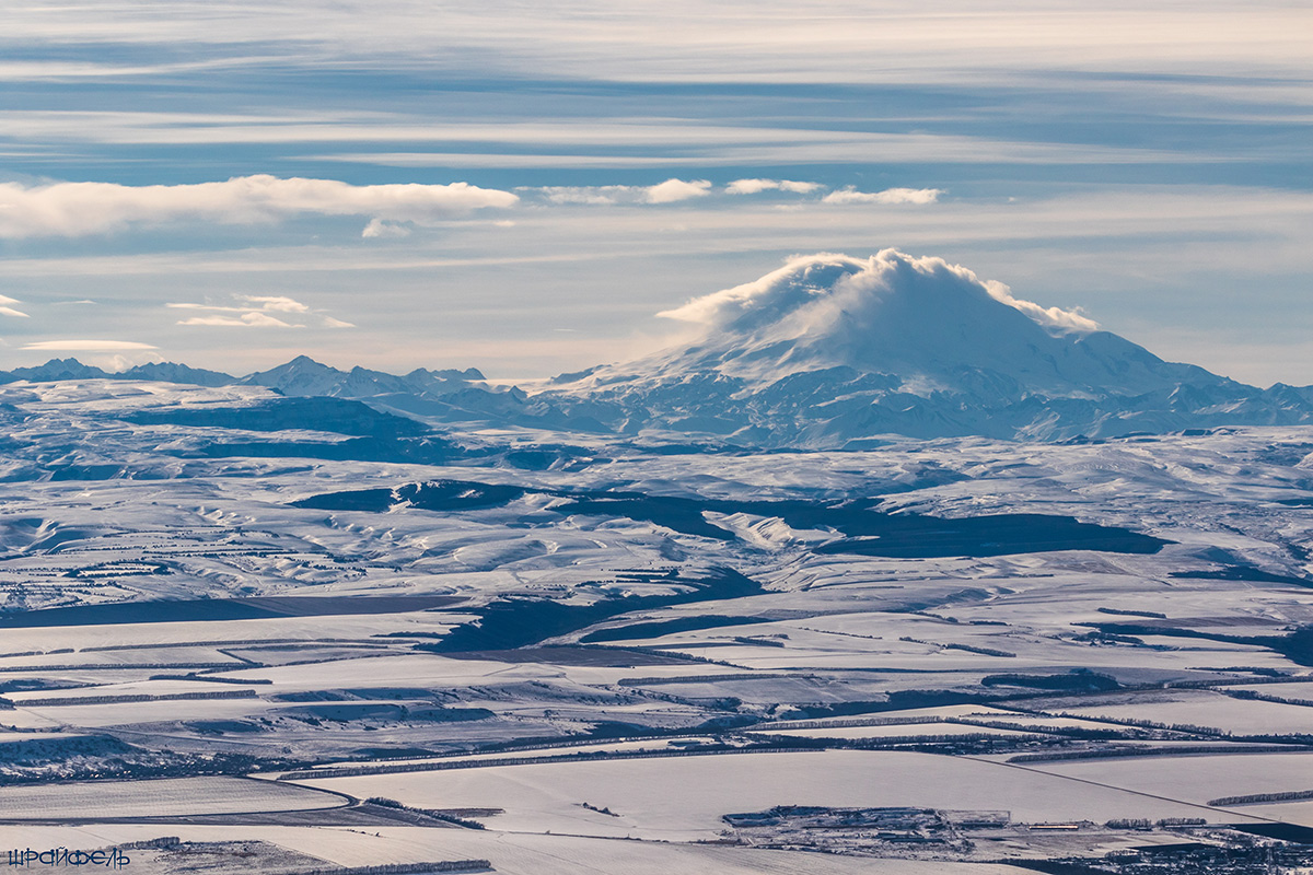 Вид на Эльбрус с вершины горы Бештау