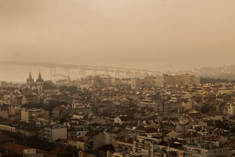 мост в тумане